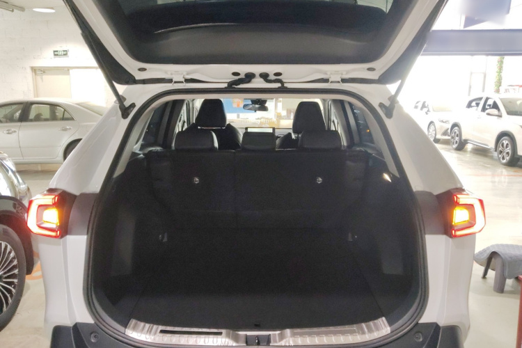 丰田 威兰达 2024款 2.0L CVT两驱领先版机舱底盘23