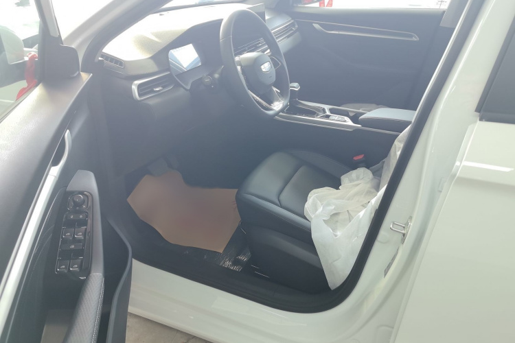 吉利汽车 帝豪 2025款 第4代 1.5L CVT星耀版中控内饰7001