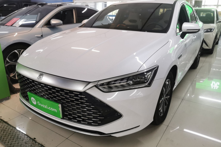 比亚迪 秦PLUS 2024款 荣耀版 DM-i 55KM领先型车身外观1