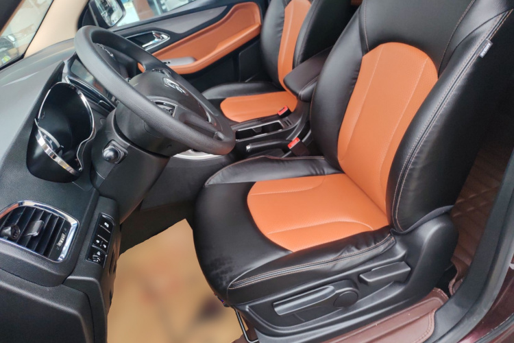 宝骏560 2016款 1.8L 手动精英型中控内饰19