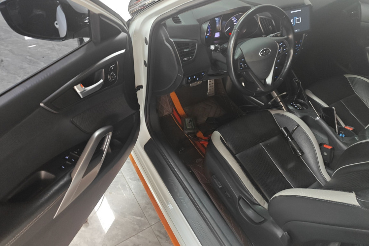 现代 Veloster飞思 2012款 1.6T 自动豪华版中控内饰20