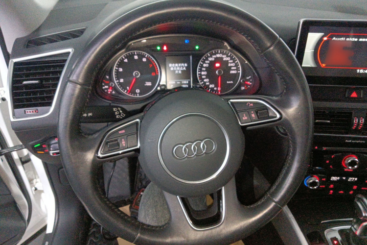 奥迪Q5 2018款 典藏版 40 TFSI 技术型中控内饰13