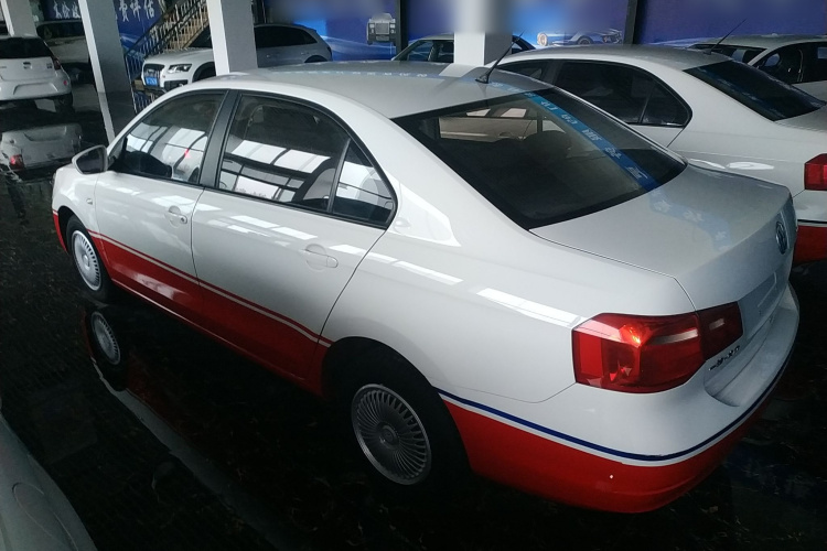 大众 捷达 2015款 1.6L 自动时尚型车身外观4