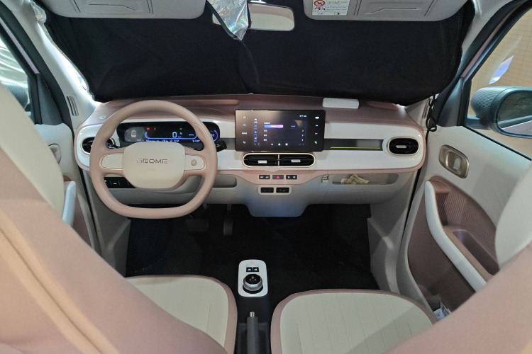 吉利银河 2025款 210km 熊猫卡丁中控内饰12