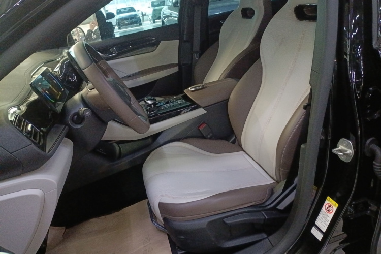 比亚迪 秦PLUS 2024款 荣耀版 DM-i 55KM领先型中控内饰19