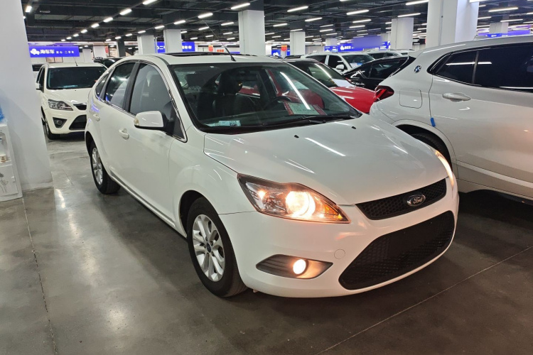 福特 福克斯 2013款 两厢经典 1.8L 手动百万纪念版车身外观3