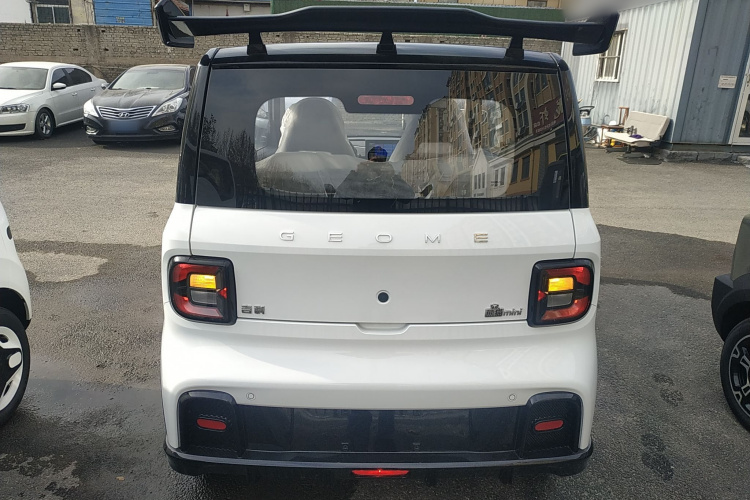 吉利银河 2025款 210km 熊猫卡丁车身外观6