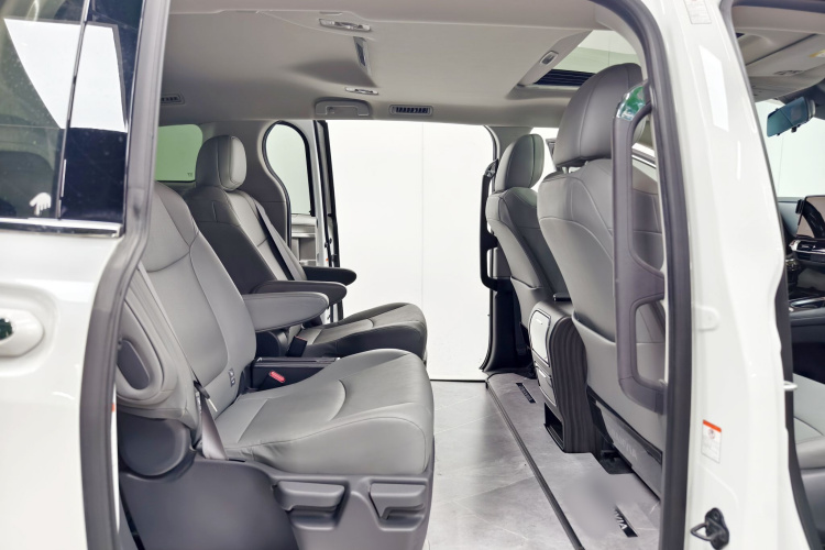 丰田 格瑞维亚 2024款 2.5L混动 舒适版中控内饰7002