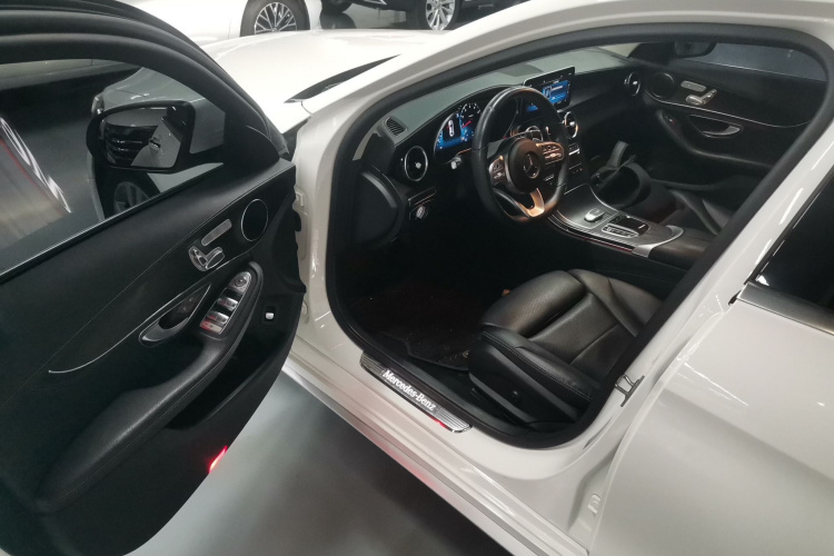 奔驰C级 2020款 改款 C 200 L 时尚型运动版中控内饰20