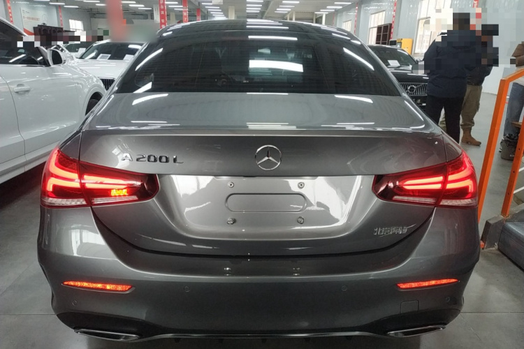 奔驰A级 2020款 改款 A 200 L 运动轿车时尚型车身外观6