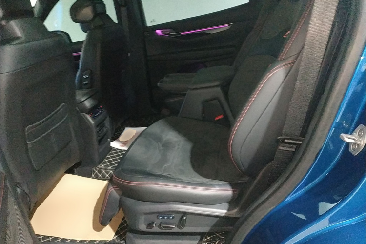 福特 2023款 锐界L 2.0T EcoBoost E混动四驱七座 STLine中控内饰7004