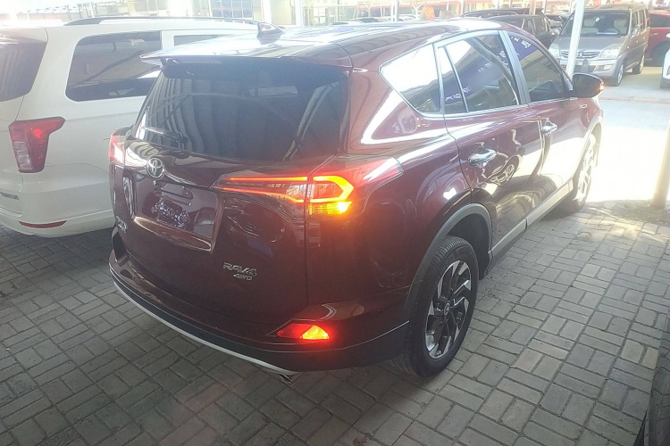 丰田 RAV4荣放 2016款 2.5L 自动四驱精英版车身外观7