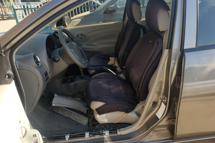 日产 阳光 2015款 1.5XE CVT舒适版中控内饰19