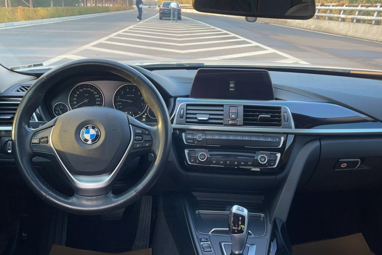 宝马3系 2018款 320Li 时尚型中控内饰7003