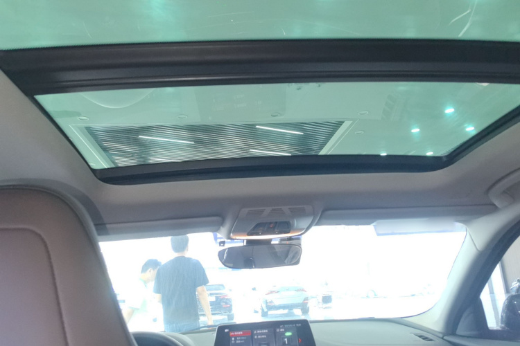 宝马1系 2022款 125i M运动曜夜版中控内饰22