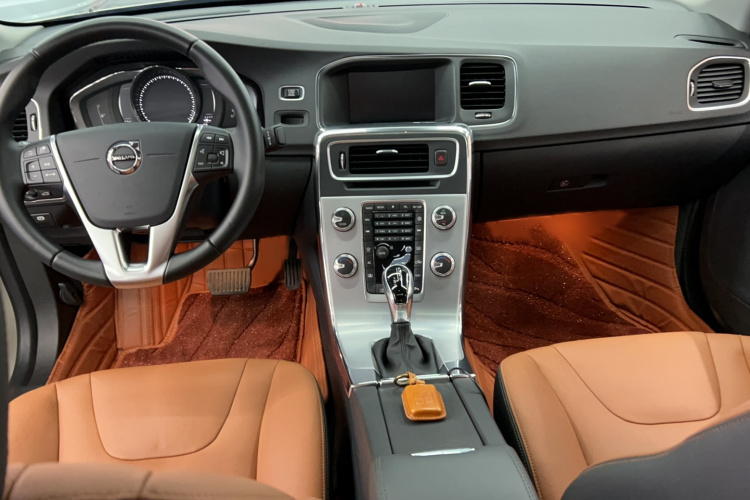 沃尔沃S60 2019款 S60L 改款 T5 智驭菁英版中控内饰7002