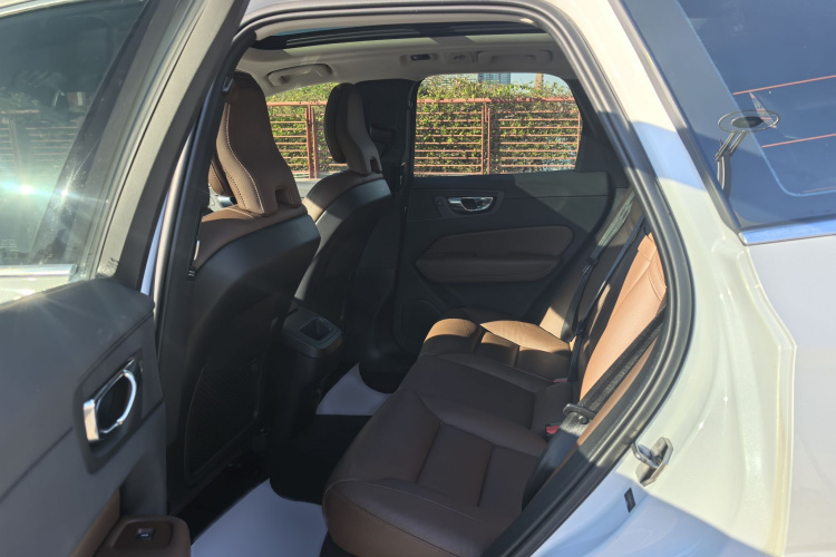 沃尔沃XC60 2019款 T5 四驱智逸版 国VI中控内饰7003