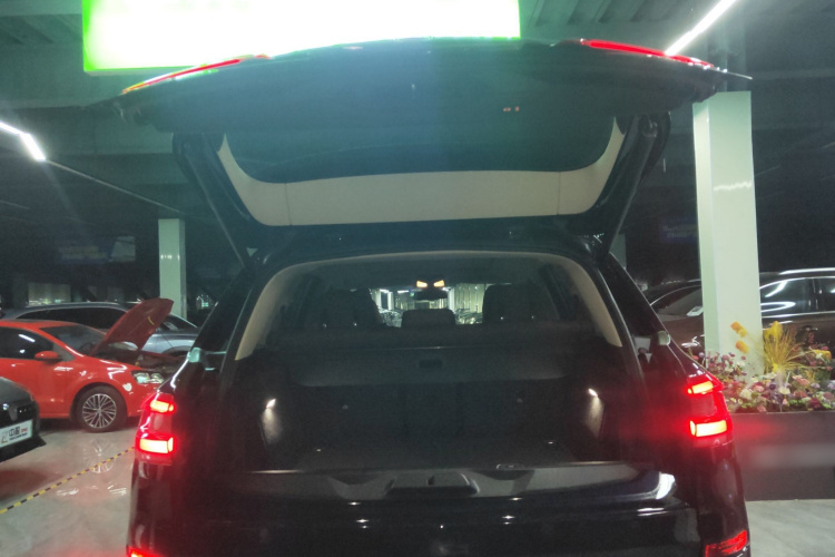 宝马X5(进口) 2021款 xDrive40i M运动套装机舱底盘23