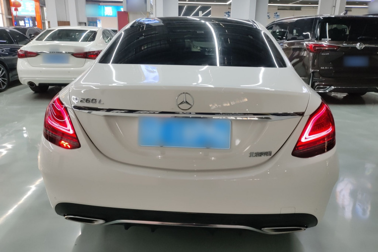 奔驰C级 2019款 C 260 L 运动版车身外观6