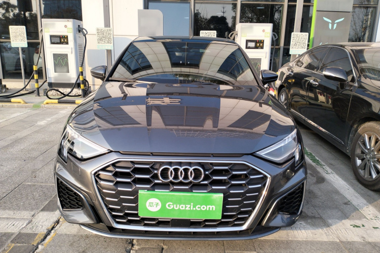 奥迪A3 2024款 Sportback 35 TFSI 时尚运动型车身外观2