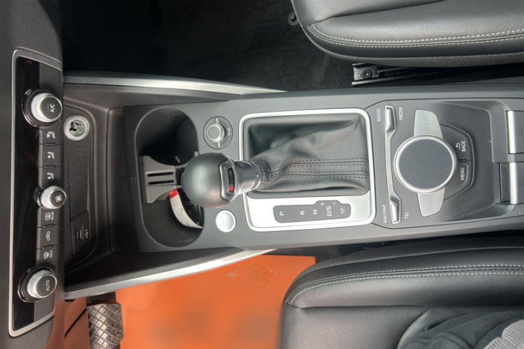 奥迪Q2L 2018款 35 TFSI 豪华致雅型 国V局部细节18