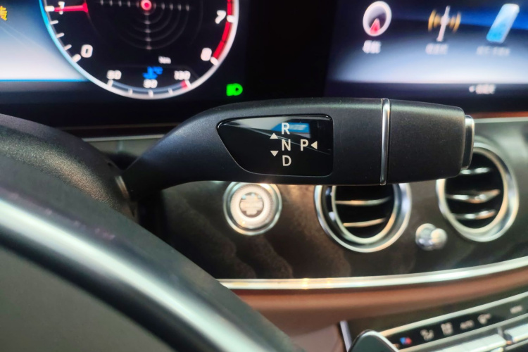 奔驰E级 2018款 E 200 L 运动型 4MATIC局部细节18