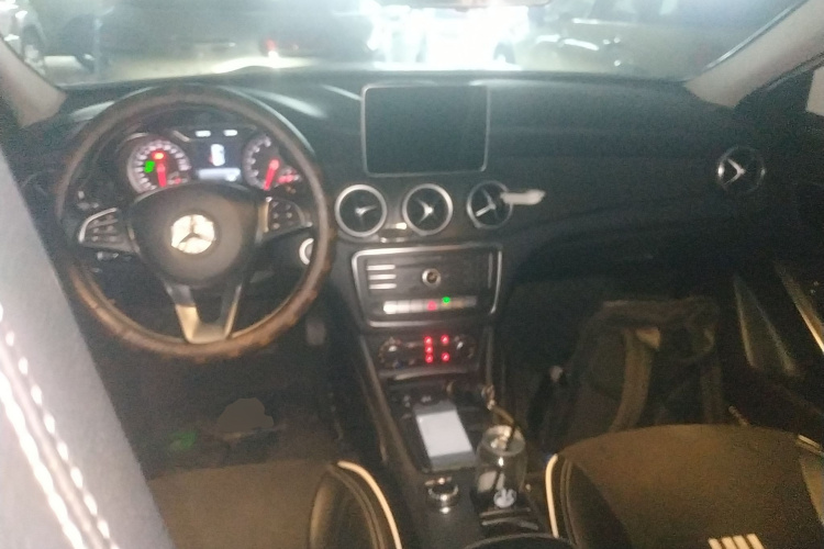 奔驰GLA 2017款 GLA 200 动感型中控内饰7002