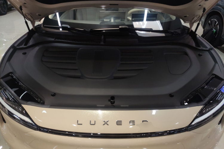 鸿蒙智行 智界R7 2025款 增程 251km Max机舱底盘24