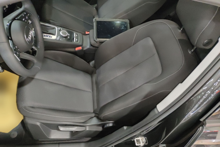 奥迪Q2L 2021款 35 TFSI 进取动感型局部细节19