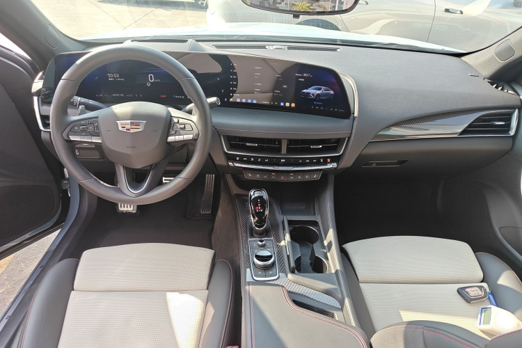 凯迪拉克CT5 2025款 28T 赛道性能版+巅峰赛道选装包中控内饰12