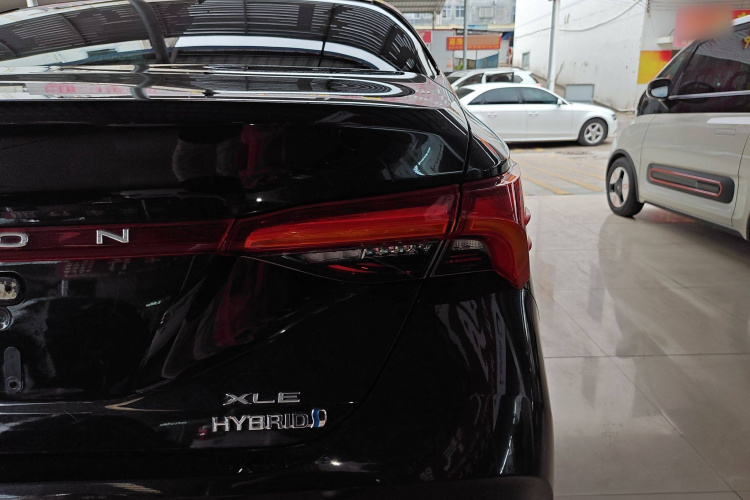 丰田 亚洲龙 2019款 双擎 2.5L XLE尊贵版 国VI车身外观6006