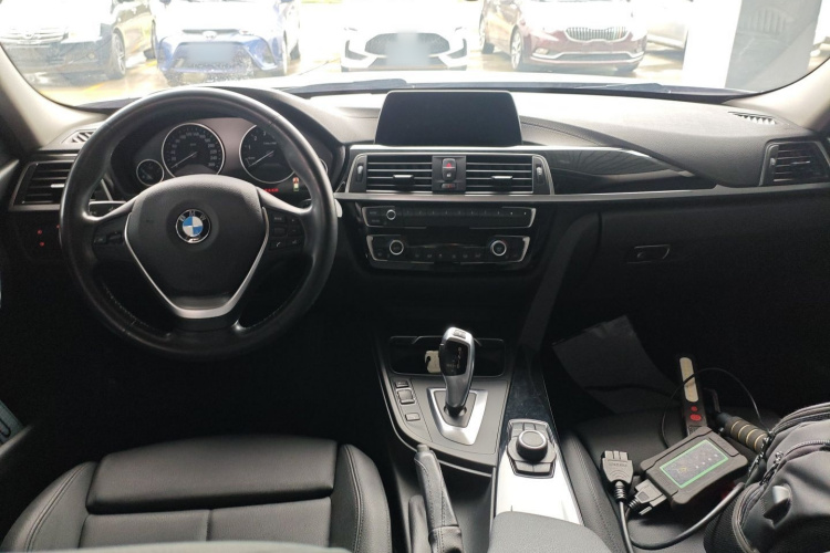 宝马3系 2018款 320Li 时尚型中控内饰7002
