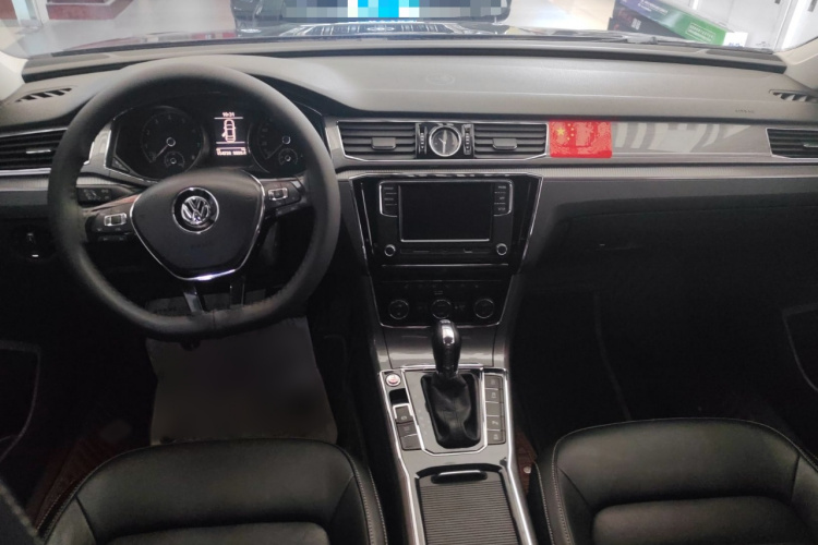 大众 帕萨特 2017款 330TSI DSG尊荣版中控内饰7003