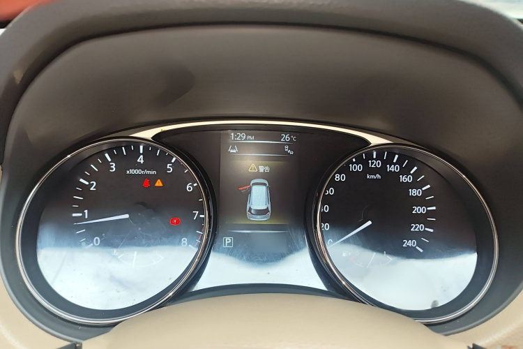 日产 奇骏 2014款 2.5L CVT尊享版 4WD局部细节14