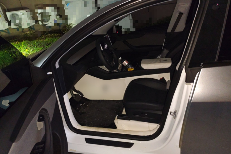 特斯拉 Model Y 2025款 后轮驱动版中控内饰20