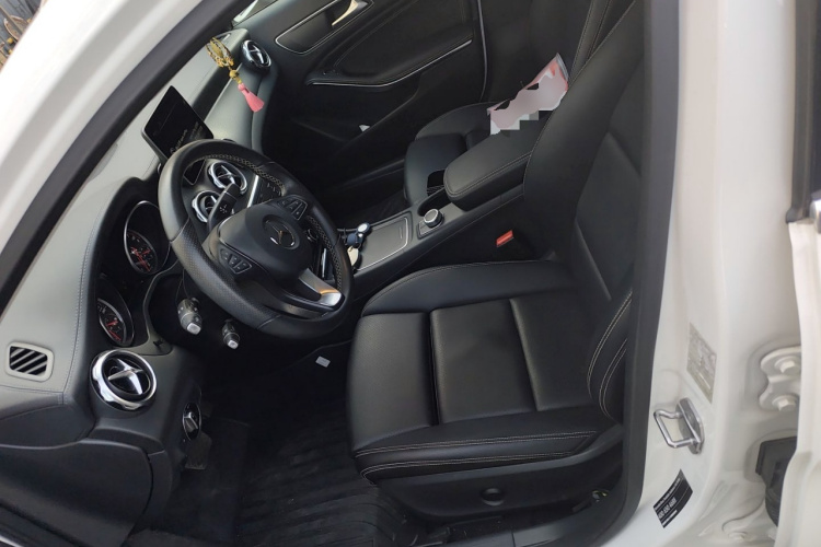 奔驰GLA 2018款 GLA 200 时尚型局部细节19