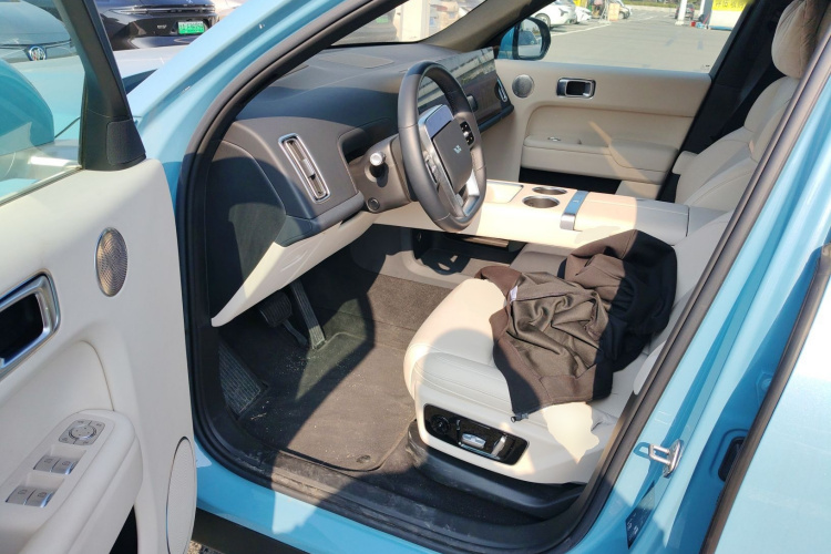 理想汽车 理想L7 2024款 Ultra中控内饰7003
