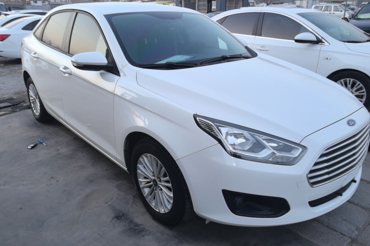 福特 福睿斯 2015款 1.5L 手动舒适型车身外观3