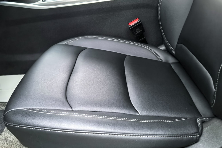 吉利汽车 帝豪 2025款 第4代 1.5L CVT龙腾版局部细节19