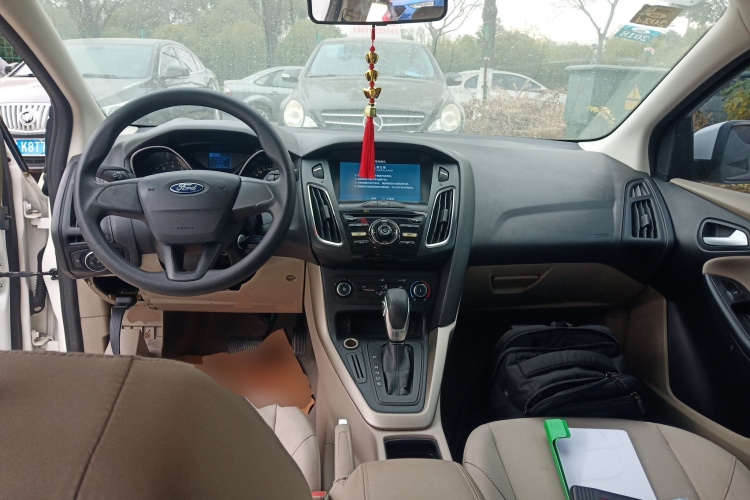 福特 福克斯 2015款 三厢 1.6L 自动舒适型中控内饰12