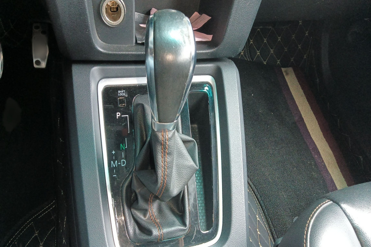 北京BJ40 2016款 40L 2.3T 自动两驱尊贵版局部细节18