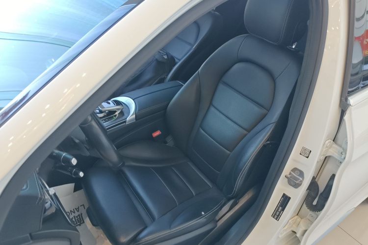 奔驰C级 2018款 C 180 L 时尚型运动版中控内饰19