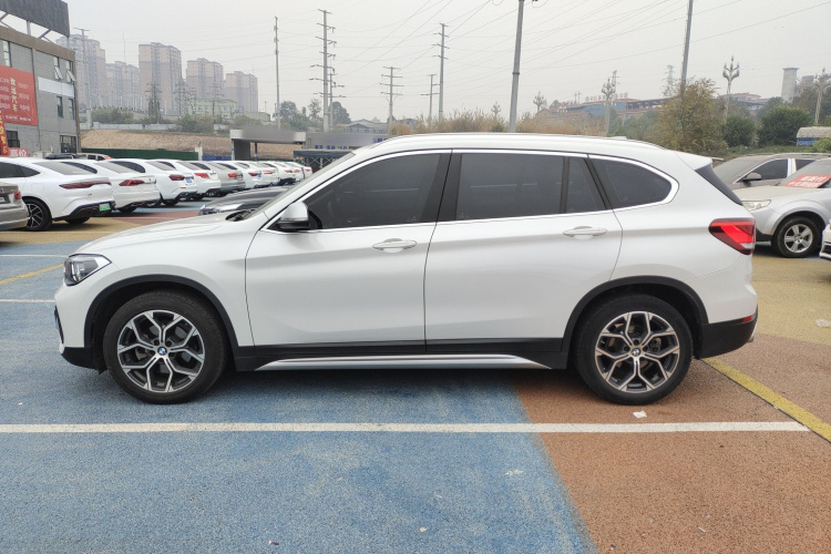 宝马X1 2022款 sDrive20Li 尊享型车身外观6003