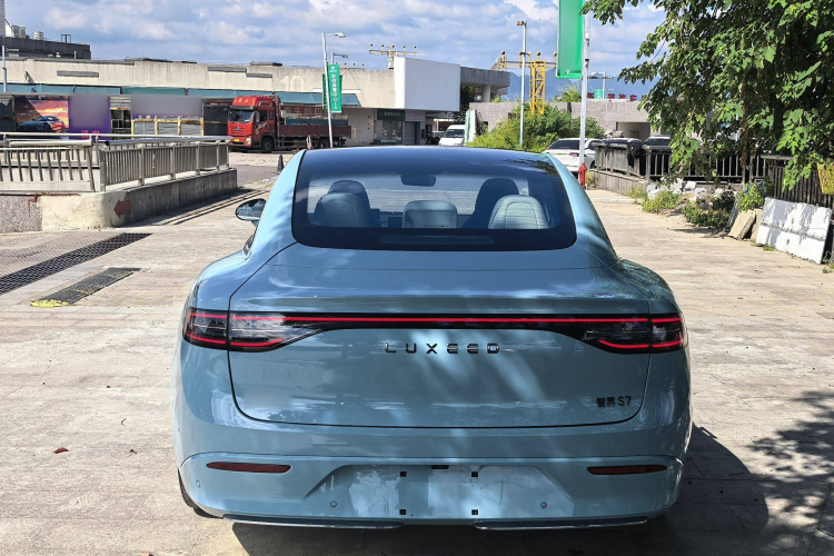 鸿蒙智行 智界S7 2025款 705km Pro车身外观6005