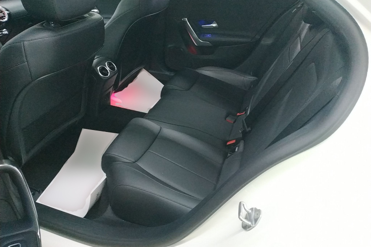 奔驰A级 2022款 改款 A 200 L 运动轿车时尚型中控内饰21