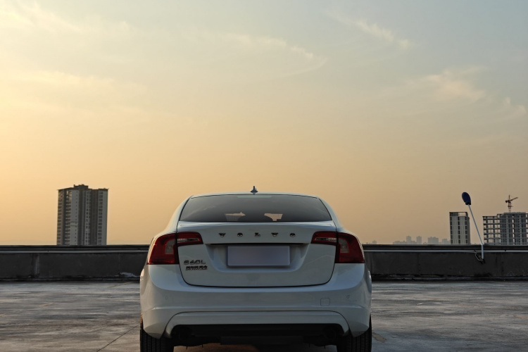 沃尔沃S60 2015款 S60L 2.0T 智行版车身外观6006