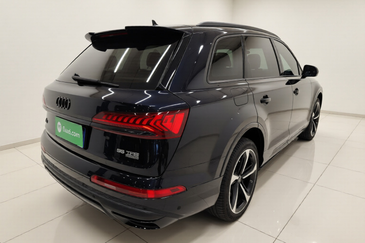 奥迪Q7 2022款 55 TFSI quattro S line运动型车身外观7