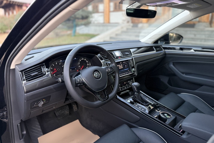 大众 辉昂 2016款 480 V6 四驱至尊版中控内饰7002