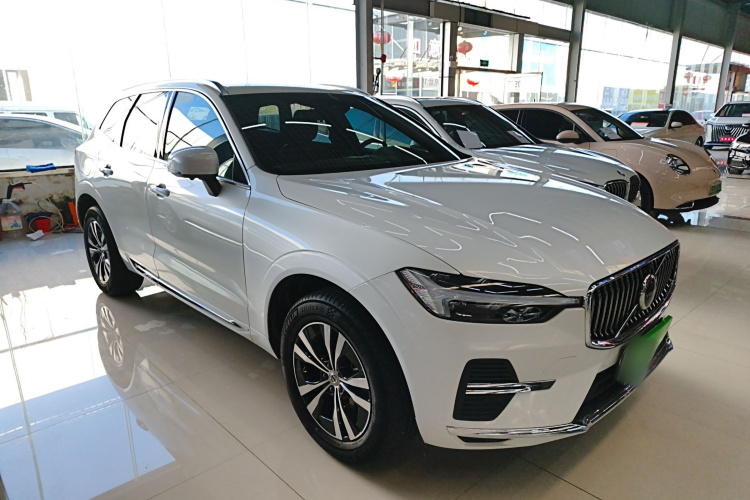 沃尔沃XC60 2022款 B5 四驱智逸豪华版车身外观3