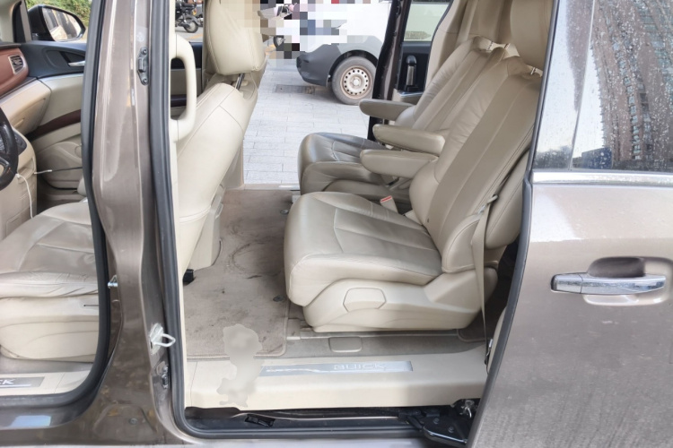 别克GL8 2017款 25S 尊贵型 国V中控内饰7004